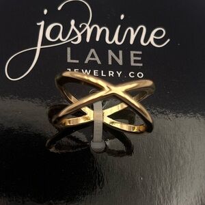 5/$25 Jasmine Lane Jewelry Co Gold Crisscross Ring